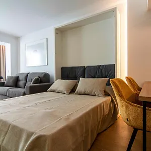 https://apartamentos-1-abril.es-andalucia.com